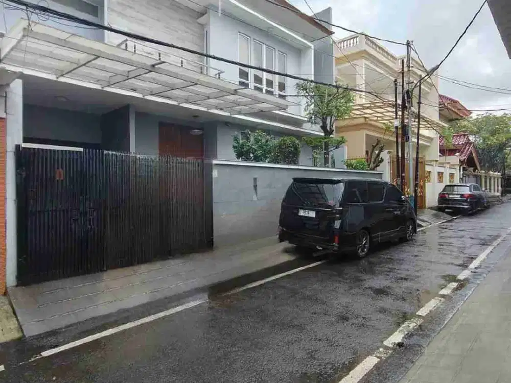 Rumah modern dalam komplek tenang di Cempaka Putih Jakpus
