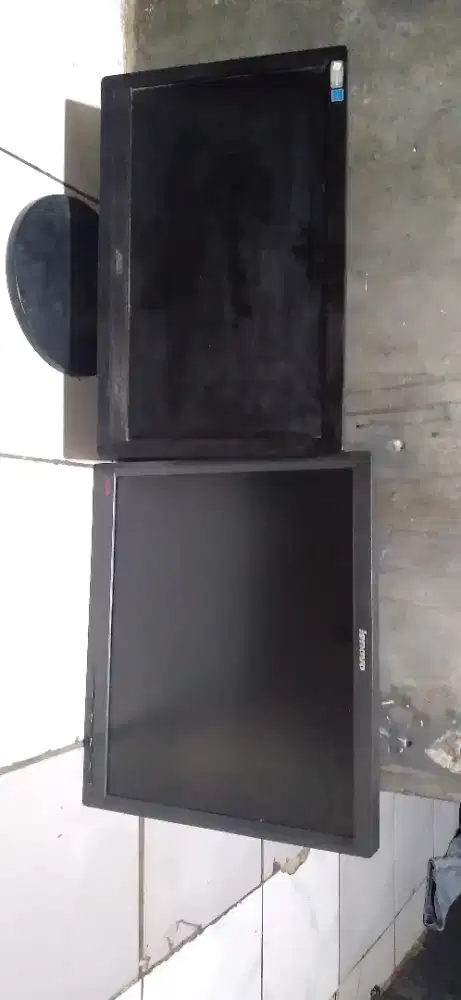 2 Monitor minus Aoc Lenovo