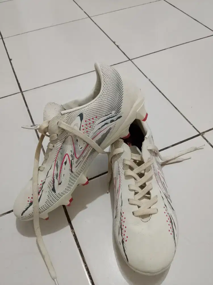 Sepatu Sepakbola Specs