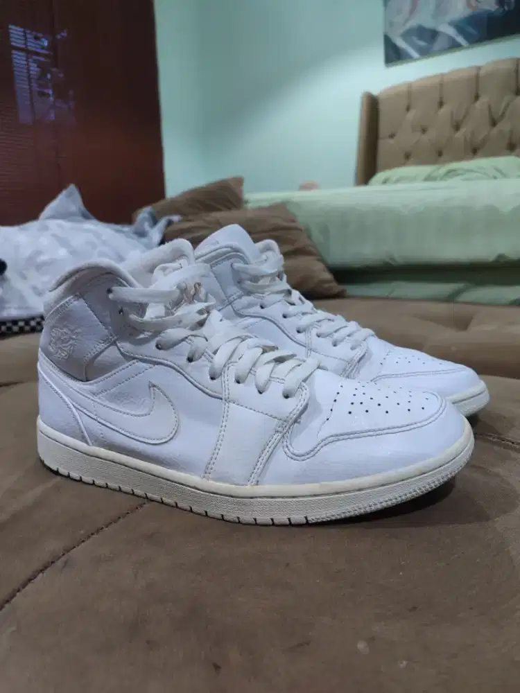 Dijual cepat sepatu Jordan full white size 44