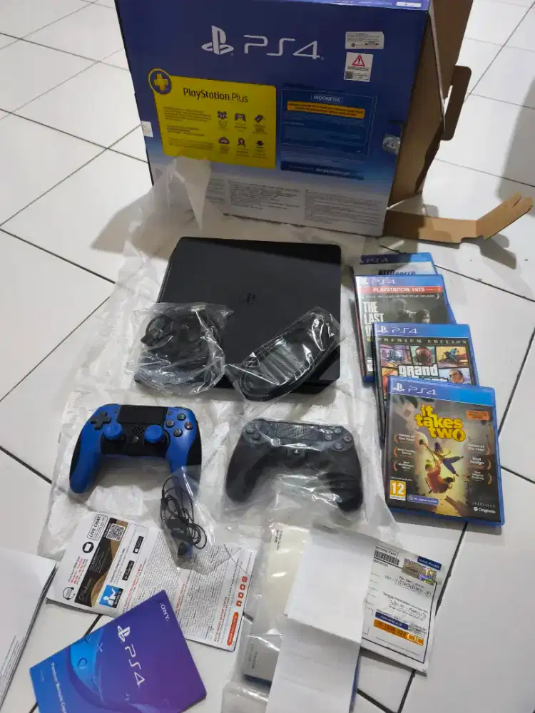 Jual ps4 pro 1 tb cuh 2218B free 4 BD