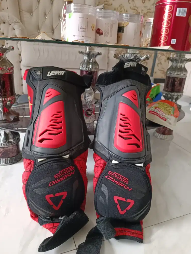 Decker lutut LEATT Hybrid (Knee Guard)