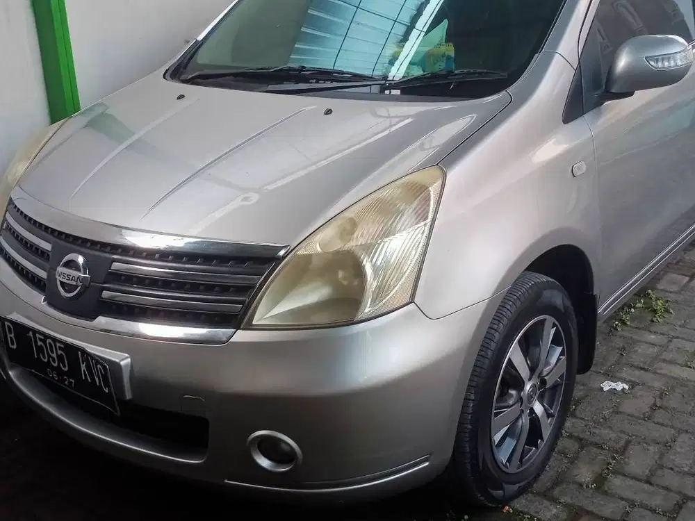 Dijual Grand Livina.