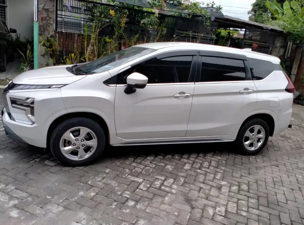 Mitsubishi Xpander 2022 matic new sport putih mutiara sehat 1 tangan