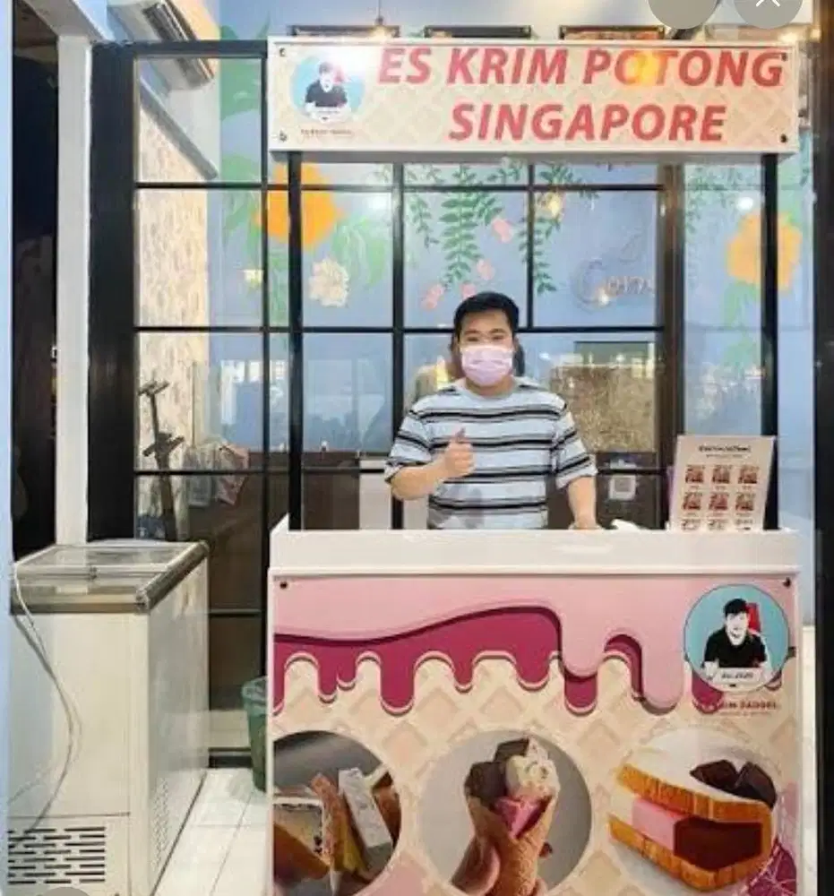 Pegawai Jualan Es Krim Singapore