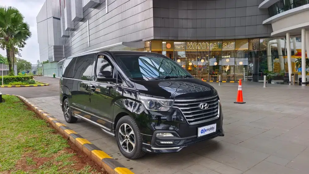 MULUS LOW KM Hyundai H1 Royale Solar 2019