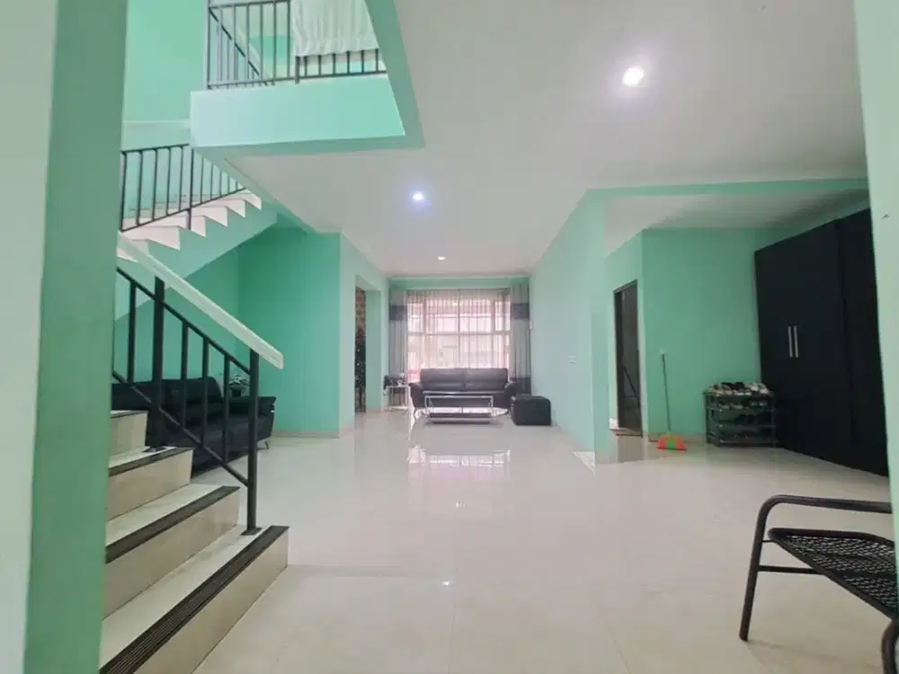 DISEWA RUMAH MEWAH TAHUNAN 2 LANTAI FURNISH HARGA NEGO DI SENTUL CITY