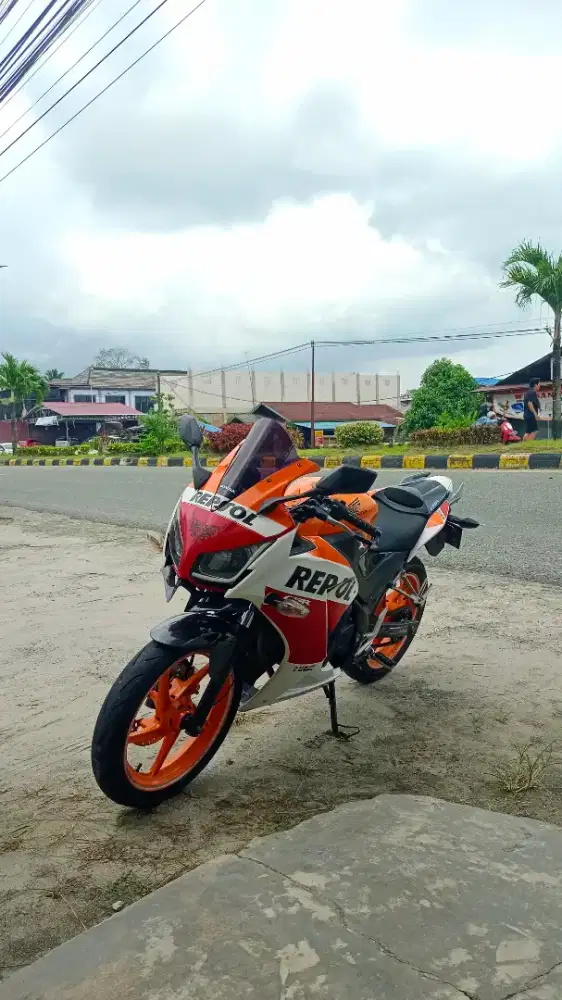 Honda CBR 150r Repsol