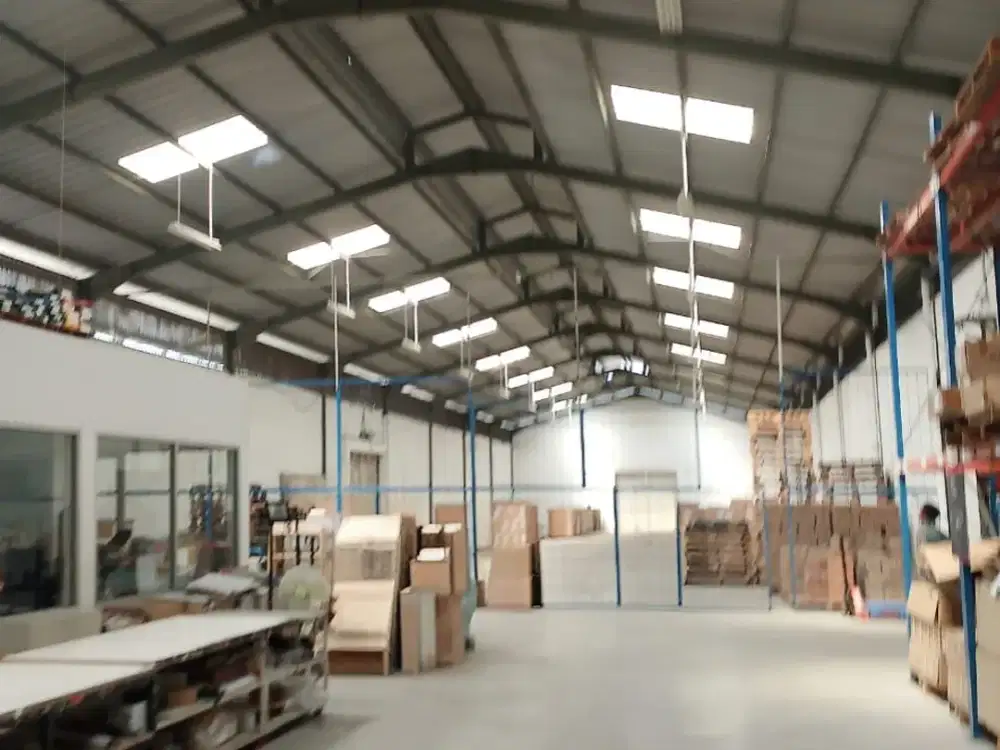 Disewakan gudang di Cikokol,Uk 30x60m,akses 40 ft,min 2 thn,Harga:1,2 M/thn exc pajak