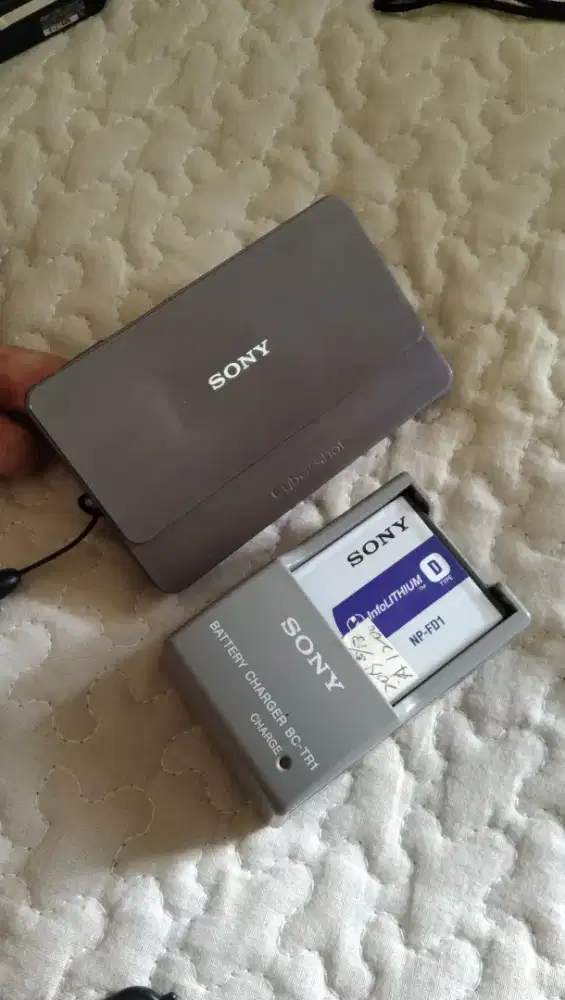 Sony cyber shot dsc T700