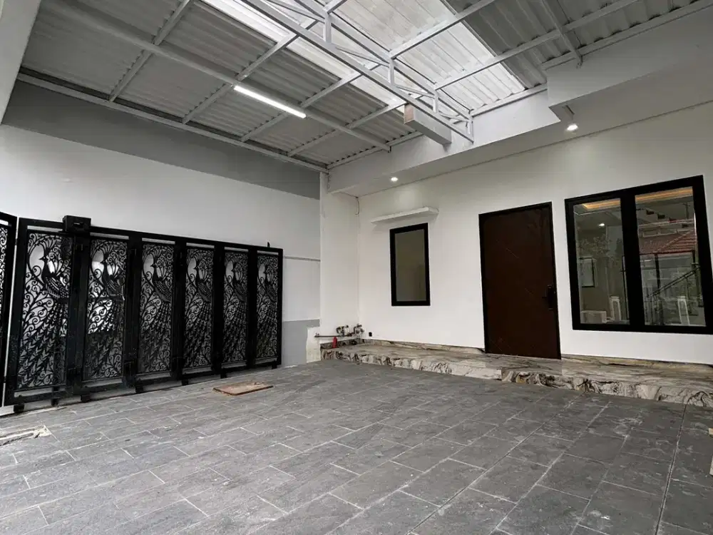 Dijual Rumah 2 Lantai di Darmo Permai Timur