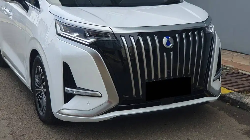 Denza D9 D 9 Elite FWD 4x2 EV White On White 2024 Like New EX Display