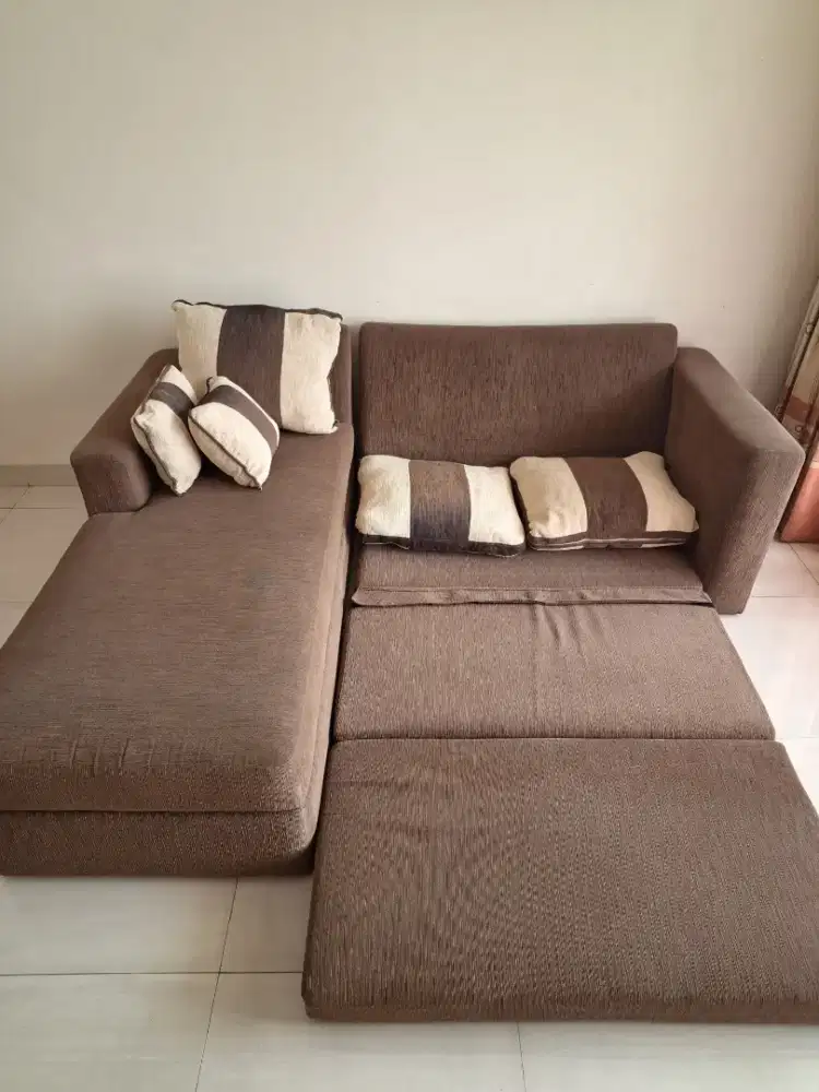 Dijual 1 set sofa bed lengkap dengan meja dan bantal