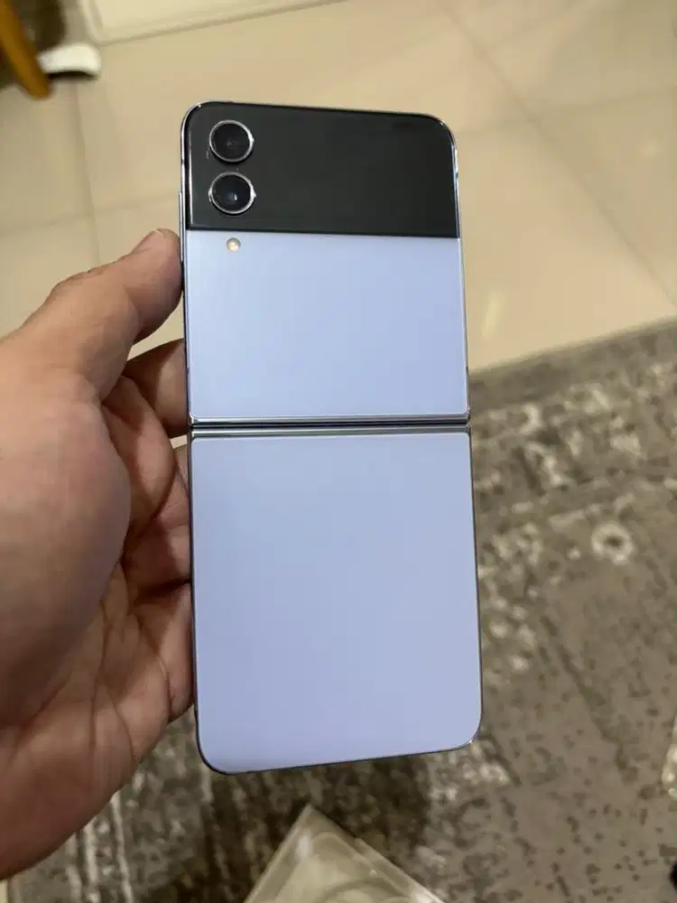 Samsung Z Flip 4 512 GB SEIN Mulus + Fullset. MINUS ADA DI DESKRIPSI.