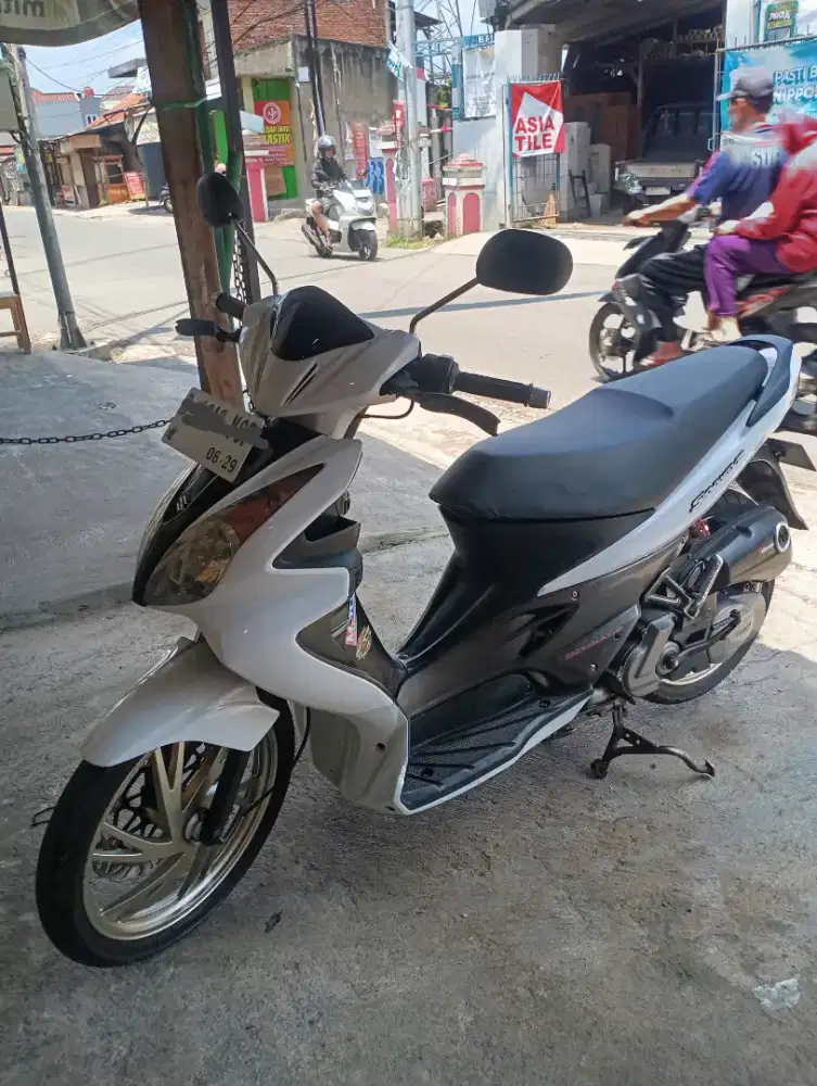 Skywave 2009 kumplit.