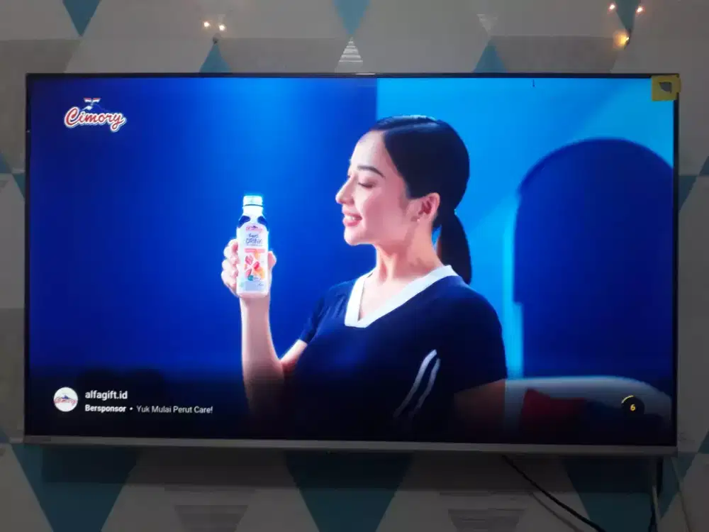 Tv led 43 inch merek toshiba.