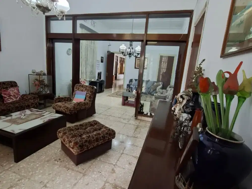 Rumah Belanda 2 Lantai di Sayap Sunda Bandung