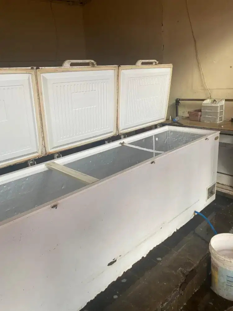 Dijual frezer 3 pintu