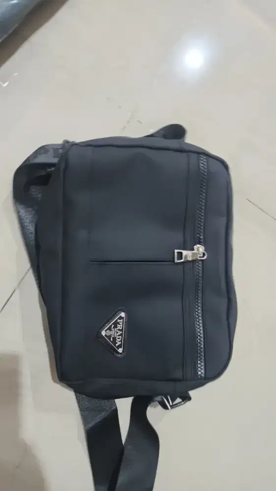 Tas Prada warna hitam second