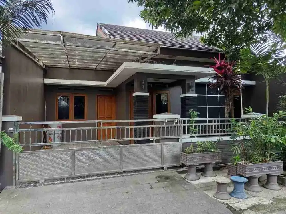 DI SEWAKAN RUMAH 35 Juta Full Prabot di Klodran Kota Solo