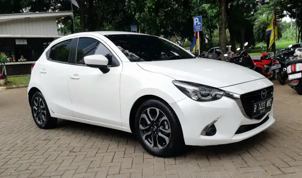 SUPER LOW KM! MAZDA2 1.5 R SKYACTIV AT 2017