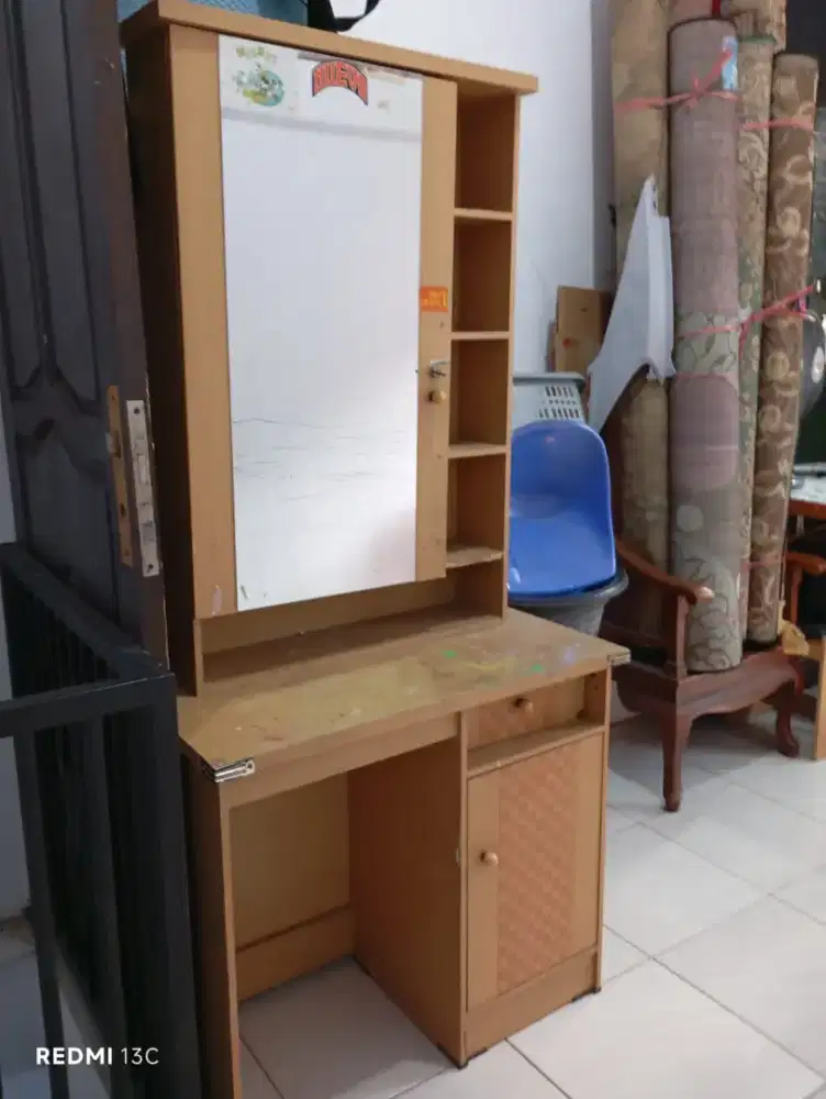 MEJA RIAS DI KAMAR