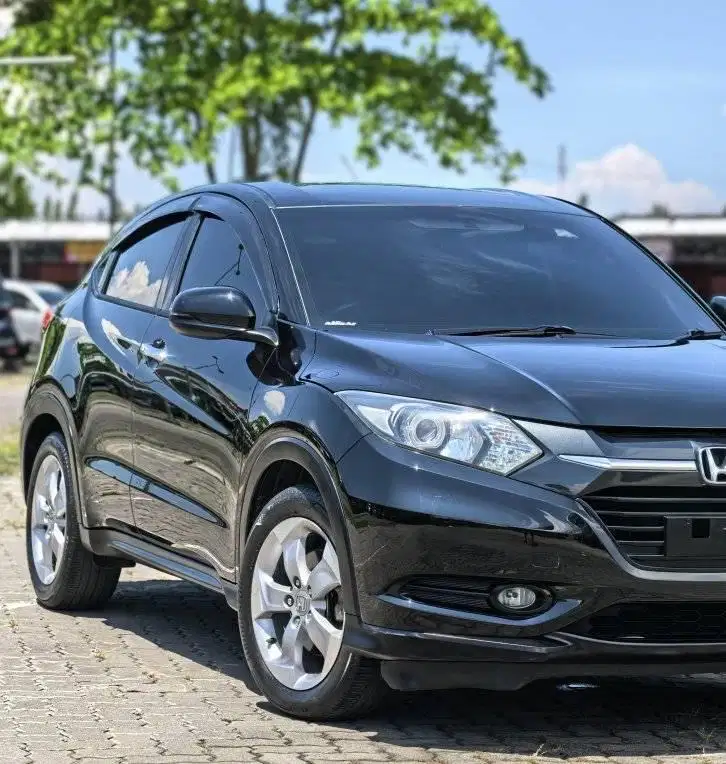 Honda HRV E CVT 2015 Plat H Istimewa Mulus