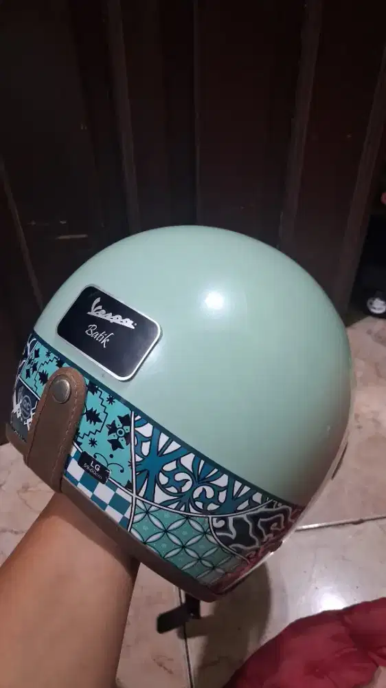 Helm vespa matic batik