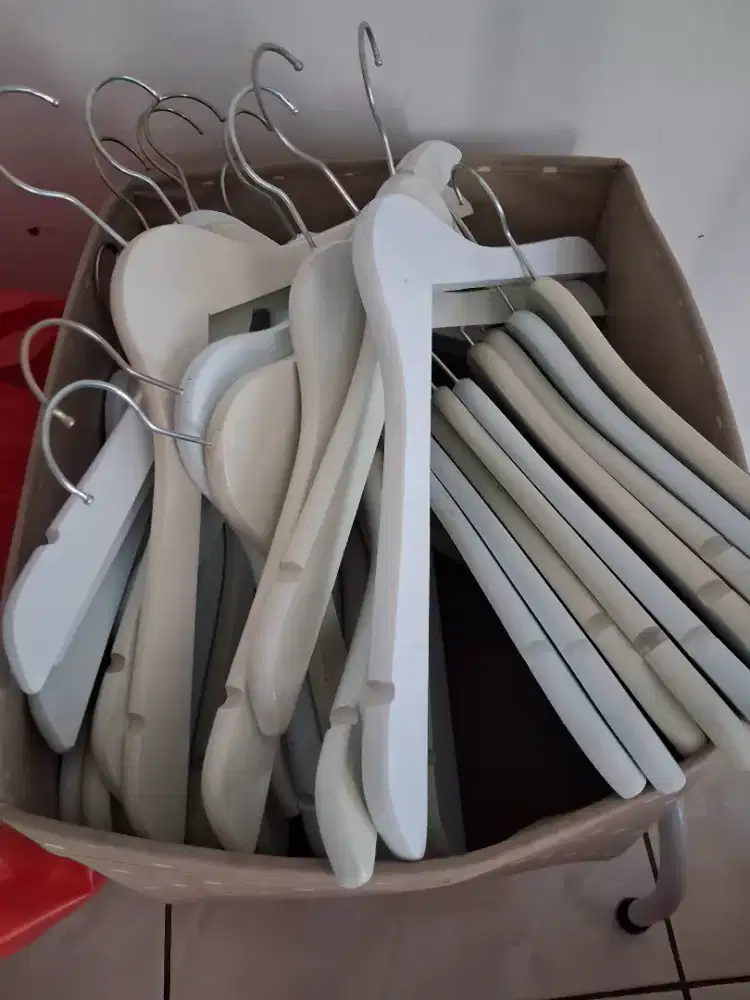 Hanger Kayu (6 lusin) - NEGO