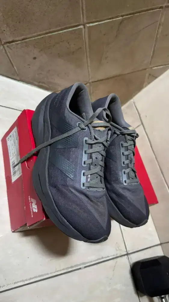 New Balance Rebel V4