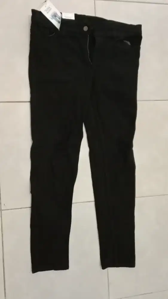 Celana jeans slim fit sobek lutut