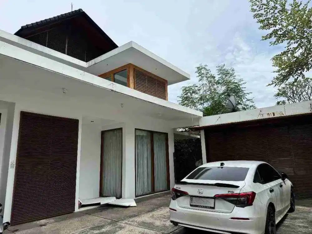 DISEWAKAN RUMAH MEWAH DENGAN KOLAM RENANG DI MAMPANG BANGKA JAKARTA SELATAN