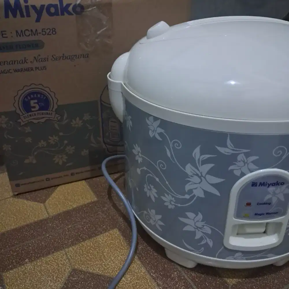 Penanak nasi magic com miyako MCM-528 1,8 L