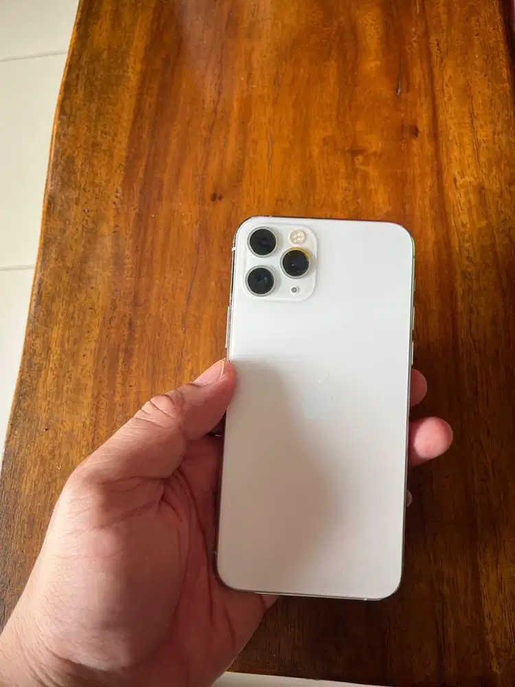Iphone 11 pro 256 gb wifi only ( Suka Ghost Touch )
