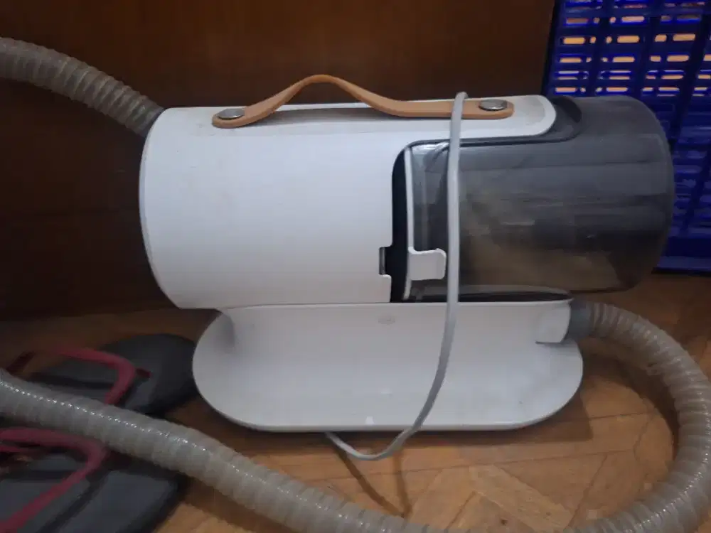 Pet Vacum & Grooming Paw And Tail Like New