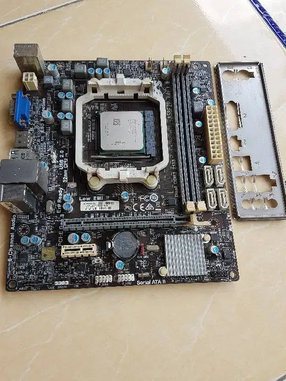Sepaket AMD FM2 A4 4000 dan ECS A58F2P-M.4 FM2