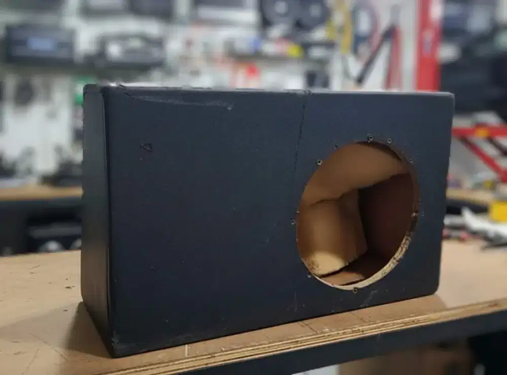 Box Subwoofer 10 inch
Bahan tebal 18mm