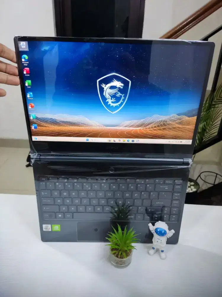 Laptop MSI Modern 14 E14B3IMS MULUS LIKE NEW SSD 512Gb
