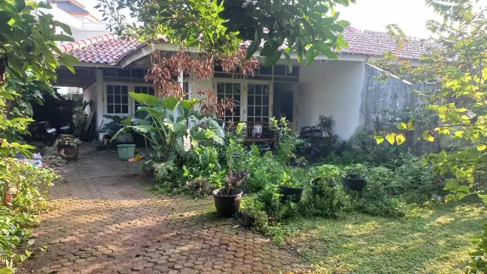 Dijual Rumah utama Jakarta Selatan + 3 kos di samping