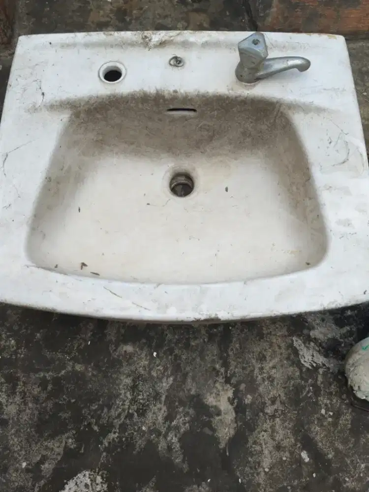 DIJUAL CEPAT URGENT WASTAFEL LENGKAP DGN KRAN PLUS SELANG'Y MURAH.