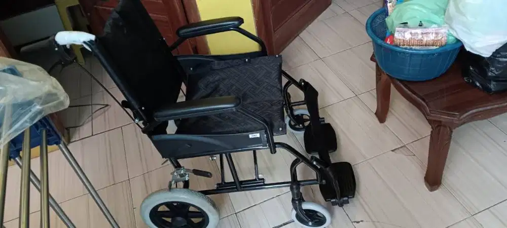 KURSI RODA BISA DILIPAT