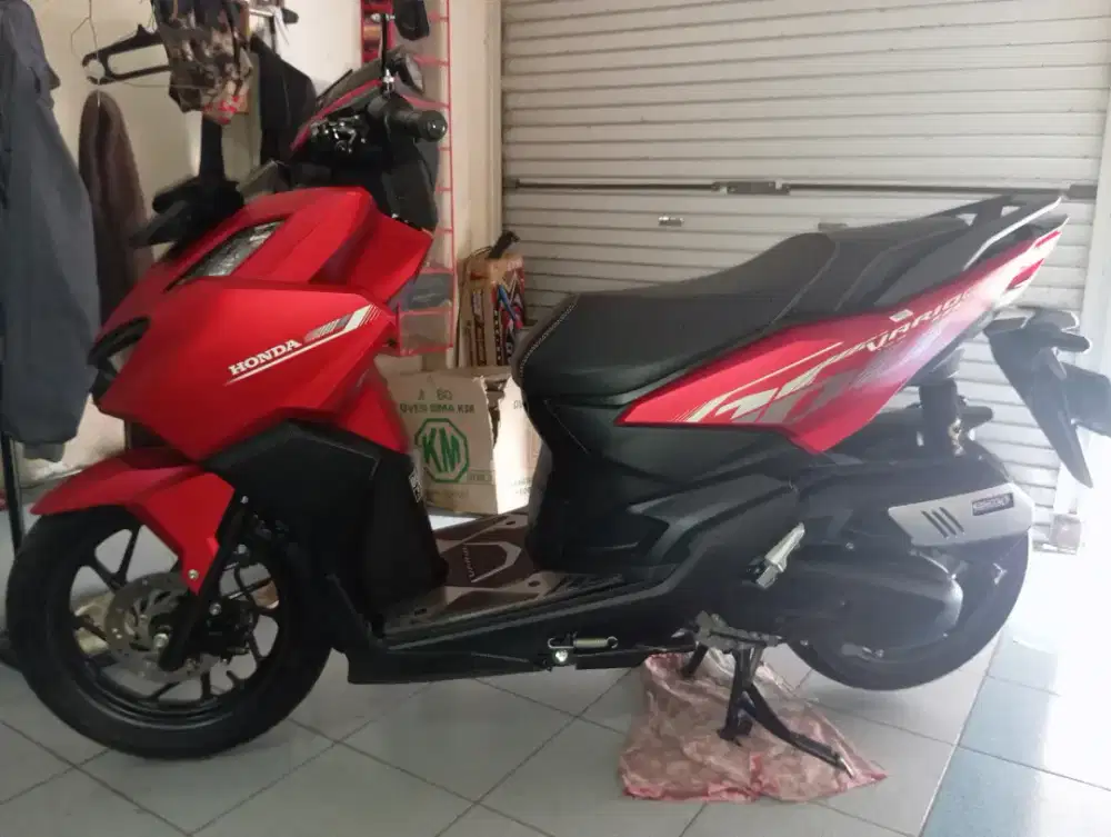 Honda Vario 160 CBS tahun 2024 merah