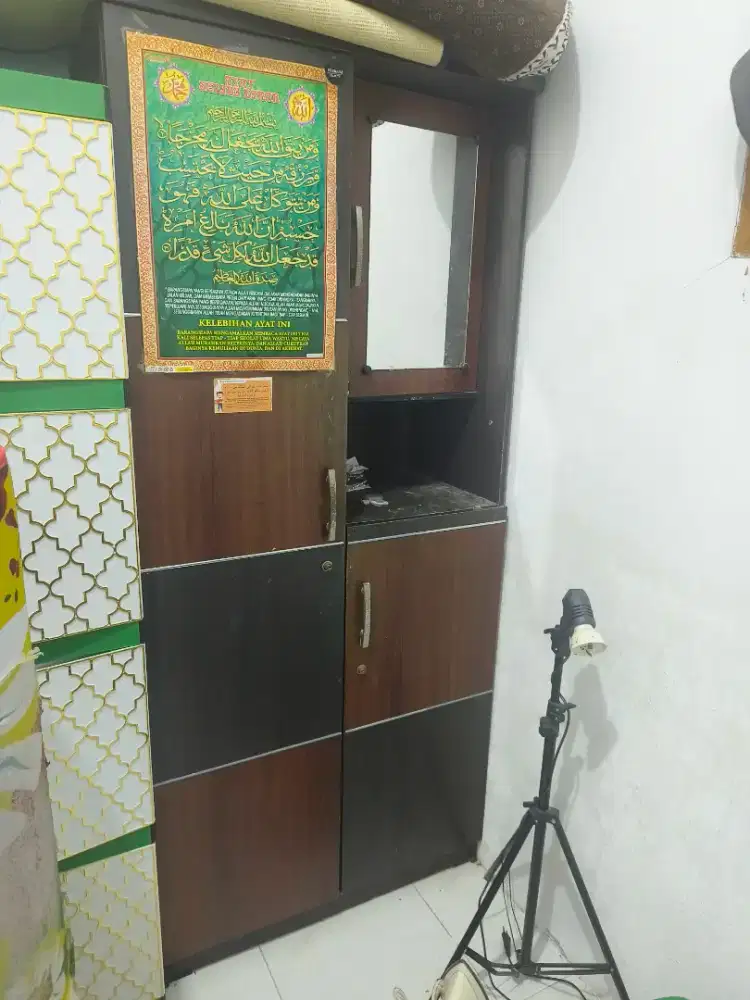 Lemari baju serat kayu