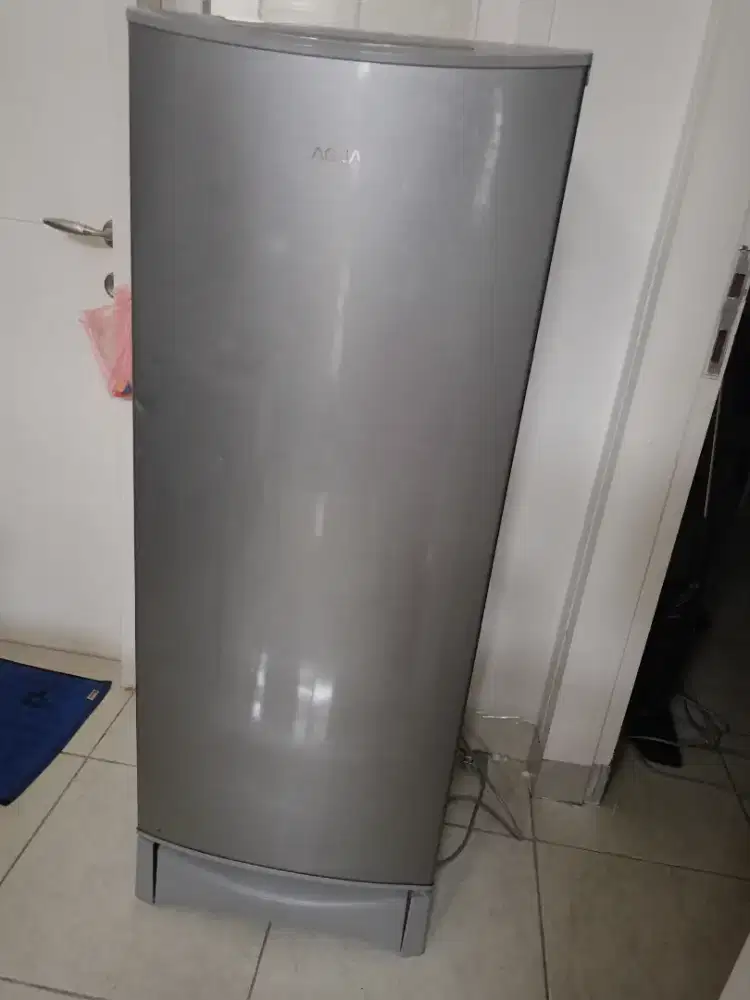 Kulkas 1 pintu, merk Aqua hemat listrik