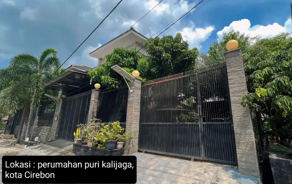 Rumah mewah 2 lantai di pusat kota