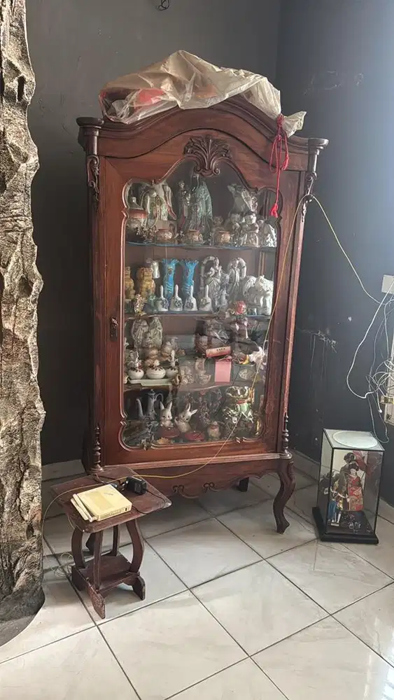 Lemari antik kayu jati