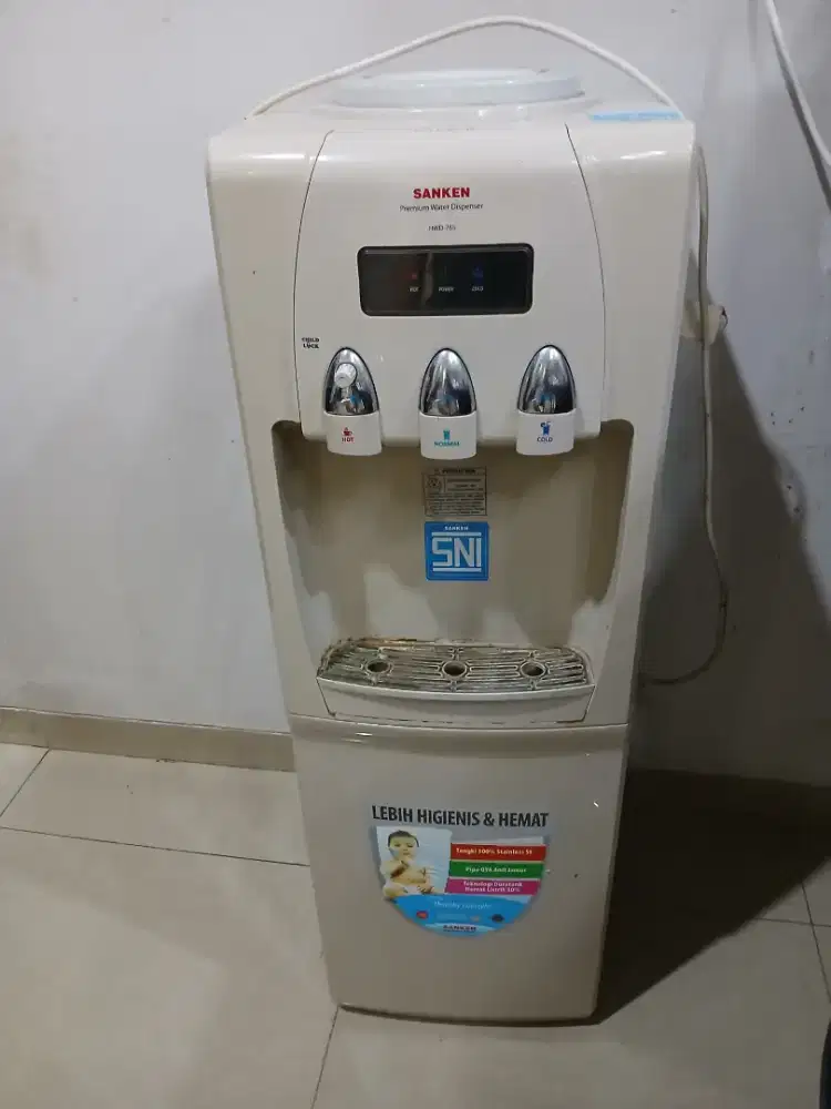 Dispenser panas.dingin.biasa