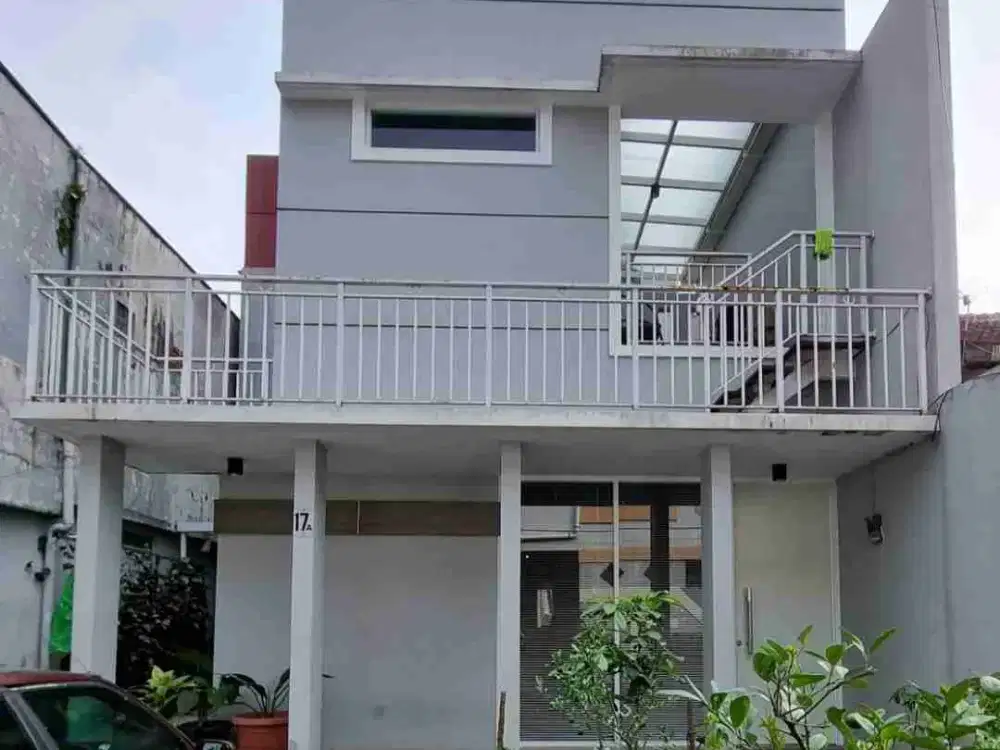 RUMAH MINIMALIS MODERN 2 LANTAI SEMI FURNISHED DAN LOKASI STRATEGIS DEKAT RUMAH MODE SAYAP SETIABUDI