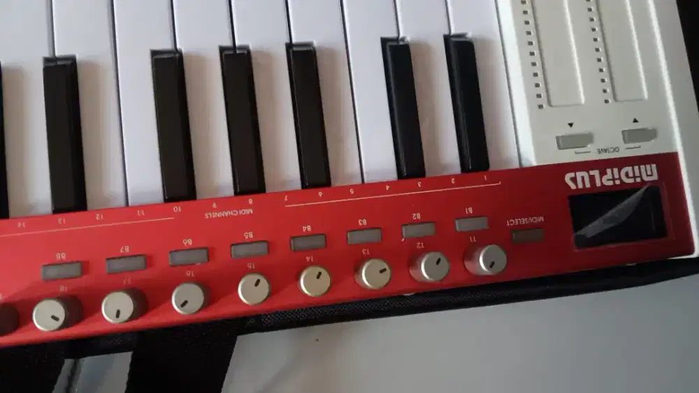 MIDI PLUS X4 PRO MINI + GIGBAG CUSTOM