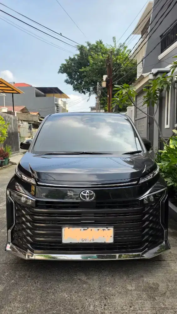 Toyota Voxy Hitam 2023 - Istimewa